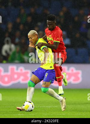 Le Harve, France, 23rd September 2022. Richarlison of Brazil with Iddrisu Baba of Ghana during the International Friendly match at Stade Oceane, Le Harve. Picture credit should read: David Klein / Sportimage Credit: Sportimage/Alamy Live News Stock Photo