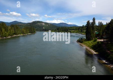 The Pend-Oreille River, a tributary of the Columbia, running through the Colville National Forest near Ione, in northeastern Washington State, USA. Stock Photo