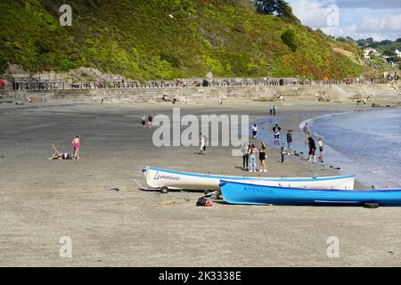 Looe, Cornwall, UK. 24th Sep, 2022. Blue skies and a sunshine on the coast of Cornwall. Credit: Julian Kemp/Alamy Live News Stock Photo