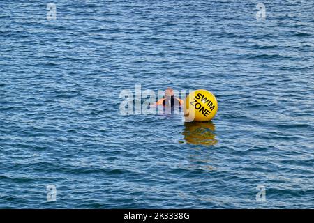 Looe, Cornwall, UK. 24th Sep, 2022. Blue skies and a sunshine on the coast of Cornwall. Credit: Julian Kemp/Alamy Live News Stock Photo