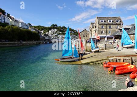 Looe, Cornwall, UK. 24th Sep, 2022. Blue skies and a sunshine on the coast of Cornwall. Credit: Julian Kemp/Alamy Live News Stock Photo