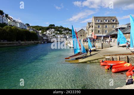 Looe, Cornwall, UK. 24th Sep, 2022. Blue skies and a sunshine on the coast of Cornwall. Credit: Julian Kemp/Alamy Live News Stock Photo