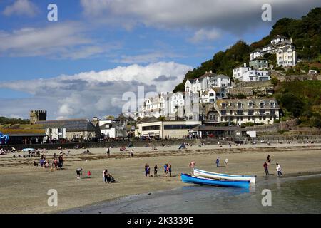 Looe, Cornwall, UK. 24th Sep, 2022. Blue skies and a sunshine on the coast of Cornwall. Credit: Julian Kemp/Alamy Live News Stock Photo