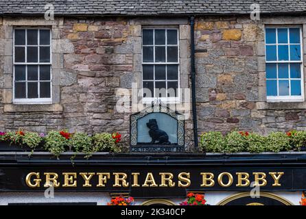 Exterior view of Greyfriar's Bobby old pub with silhouette of dog pub sign, Edinburgh, Scotland, UK Stock Photo