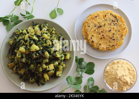 Aloo Methi served along with Makki ki roti. A healthy meal combination with sauteed potato, fresh fenugreek leaves as side dish and Indian flatbread m Stock Photo