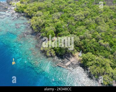 Aerial view of the Captain James Cook Monument, Captain Cook Monument Trail, Kealakekua Bay State Historical Park, Big Island, Hawaii, USA, North Stock Photo