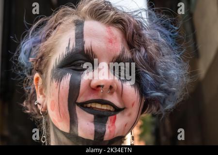Glasgow, Scotland, UK. 24th September 2022: Stylish character in Buchanan Street. Credit: Skully/17�Թ����� Live News Stock Photo