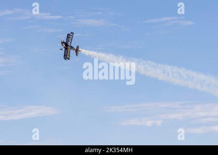 Jon Melby, piloting his Pitts S-1B Muscle Bi-Plane, performs aerobatics during the 2022 Marine Corps Air Station Miramar Air Show at MCAS Miramar, San Diego, California, Sept. 24, 2022. Melby has been performing at air shows since 2001. The theme for the 2022 MCAS Miramar Air Show, “Marines Fight, Evolve and Win,” reflects the Marine Corps’ ongoing modernization efforts to prepare for future conflicts. (U.S. Marine Corps photo by Lance Cpl. Bradley Ahrens) Stock Photo