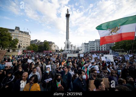 London, UK. 24th Sep, 2022. Protesters seen gathering at Trafalgar Square. Iranians and feminists gathered to protest against the Iranian Government in regards to the recent death of Mahsa Amini, a 22-year-old lady who was suspected to be tortured to death by the Iran morality police due to not wearing her hijab properly. Credit: SOPA Images Limited/Alamy Live News Stock Photo