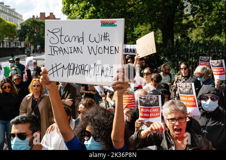 London, UK. 24 September 2022. Protest in solidarity with the Iranian people and against the unlawful death of Mahsa Amini outside the Iranian Embassy Stock Photo