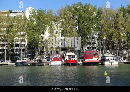 Ships moored on the Canal de l'Ourcq, in Paris, have become permanent accommodation Stock Photo