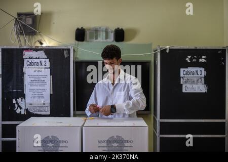 Rome, Italy. 25th Sep, 2022. An election volunteer validates a ballot at a polling station during the Italian parliamentary elections. Credit: Oliver Weiken/dpa/Alamy Live News Stock Photo