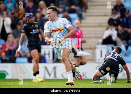 Harlequins' Cadan Murley goes on to score their side's third try during the Gallagher Premiership match at Sandy Park, Exeter. Picture date: Sunday September 25, 2022. Stock Photo