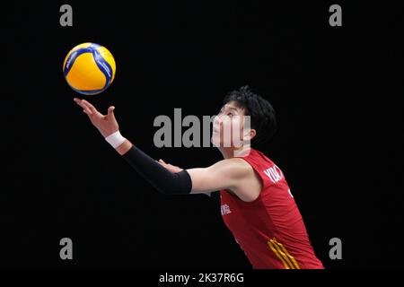 (220925) -- ARNHEM, Sept. 25, 2022 (Xinhua) -- Yuan Xinyue of China serves during the Phase 1 Pool D match between China and Argentina during the 2022 Volleyball Women's World Championship in Arnhem, the Netherlands, Sept. 25, 2022. (Xinhua/Meng Dingbo) Stock Photo