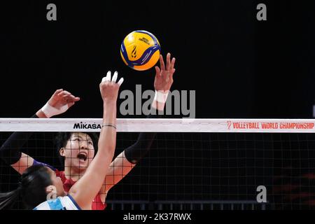 (220925) -- ARNHEM, Sept. 25, 2022 (Xinhua) -- Yuan Xinyue (rear) of China competes during the Phase 1 Pool D match between China and Argentina during the 2022 Volleyball Women's World Championship in Arnhem, the Netherlands, Sept. 25, 2022. (Xinhua/Meng Dingbo) Stock Photo