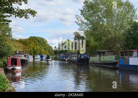 Narrowboats on the Grand Union Canal near Batchworth Lock, Rickmansworth, Hertfordshire, South East England Stock Photo