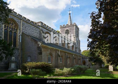 The exterior of the historic church of St Mary the Virgin at Rickmansworth, South West Hertfordshire, Southern England, with 17th century tower Stock Photo