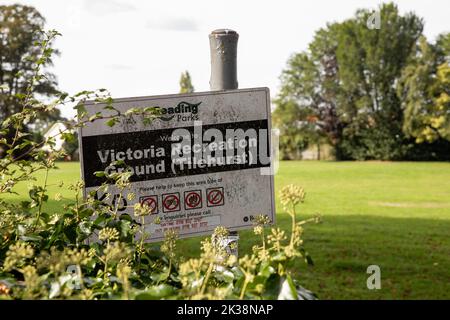 Tilehurst, UK. 25th September, 2022. A sign is pictured at an entrance to Victoria Recreation Ground. Victoria Recreation Ground is owned by Tilehurst Poor's Land Charity (TPLC) and is leased to Reading Borough Council. Credit: Mark Kerrison/Alamy Live News Stock Photo