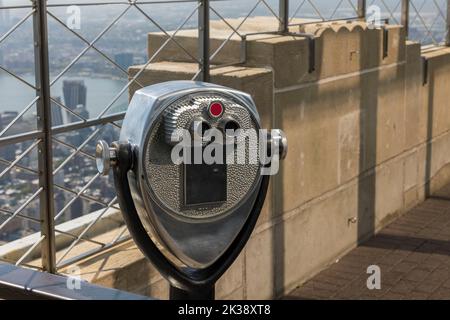 Tower Optical company binocular viewer on the 86th floor of the Empire State Building Manhattan New York City USA Stock Photo