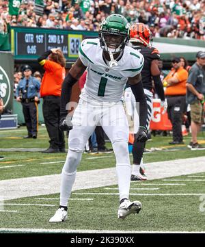 New York Jets cornerback Sauce Gardner (1) defends against the Baltimore  Ravens during an NFL football game Sunday, Sept. 11, 2022, in East  Rutherford, N.J. (AP Photo/Adam Hunger Stock Photo - Alamy