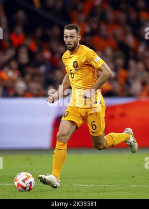 Amsterdam, Netherlands. 25th Sep, 2022. AMSTERDAM - Stefan de Vrij of Holland during the UEFA Nations League match between the Netherlands and Belgium at the Johan Cruijff ArenA on September 25, 2022 in Amsterdam, Netherlands. ANP MAURICE VAN STEEN Credit: ANP/Alamy Live News Stock Photo