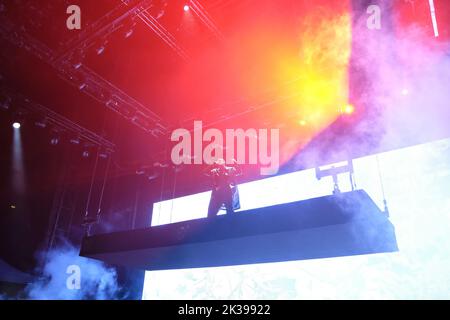 Verona, Italy. 25th September, 2022. The Italian rappers Fabio Bartolo Rizzo as know with Marracash pseudonym sings on a stage for his Persone Tour at Arena di Verona in Verona, Italy, on 25 September 2022 Credit: Roberto Tommasini/Alamy Live News