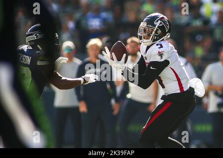 Atlanta Falcons wide receiver Drake London (5) lines up during the second  half of an NFL football game against the Los Angeles Chargers, Sunday, Nov.  6, 2022, in Atlanta. The Los Angeles