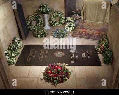 Windsor, UK. 25th Sep, 2022. View of the new ledger stone installed at the King George VI Memorial Chapel in St George's Chapel, Windsor, following the interment of Her Majesty Queen Elizabeth II on September 19, 2022. The ledger stone reads, in list form, 'George VI 1895-1952' and 'Elizabeth 1900-2002' buffeted by a metal Garter Star in the middle, and then 'Elizabeth II 1926-2022' and 'Philip 1921-2021.' Photo by The Royal Family/UPI Credit: UPI/Alamy Live News Stock Photo