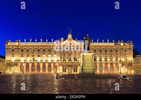 Statue of Stanislaus I, King of Poland and Grand Duke of Lithuania in front of the city hall at Place Stanislas in Nancy (Meurthe-et-Moselle), France Stock Photo