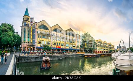 Scenic  view of Riverside Point, Clarke Quay and Singapore Riverside area during sunset. Stock Photo