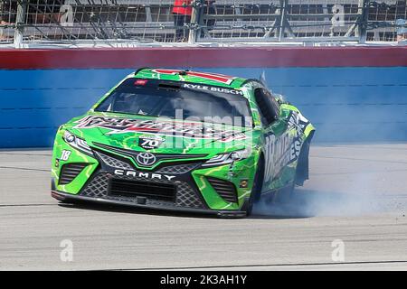 Fort Worth, Texas, USA. 25th Sep, 2022. NASCAR Cup Series driver Kyle Busch (18) in action during the AUTADER ECHOPARK AUTOMOTIVE 500, race at the Texas Motor Speedway in Fort Worth, Texas. (Credit Image: © Dan Wozniak/ZUMA Press Wire) Stock Photo