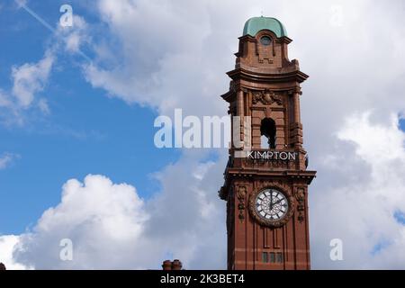 Kimpton Building 1890 clock tower at 2pm. Manchester bee on clock face. Clocktower Hotel, Oxford Street Stock Photo