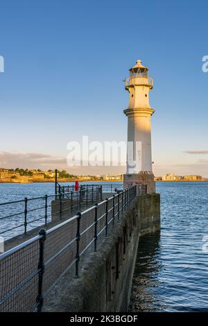 The lighthouse at Newhaven Harbour on the Firth of Forth, Edinburgh, Scotland. Stock Photo