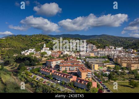 Aerial view of the town of Sant Cebrià de Vallalta. In the background, the Montnegre massif (Maresme, Barcelona, Catalonia, Spain) Stock Photo