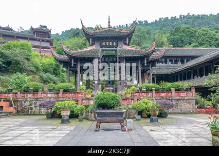 The architectural landscape of Fuhu Temple in Emei Mountain, China Stock Photo