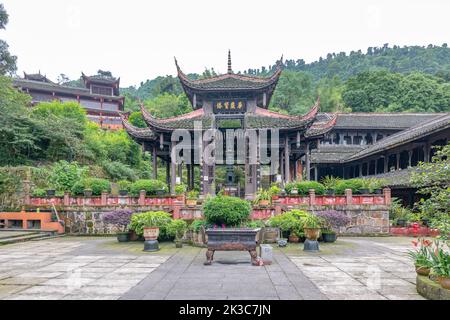 The architectural landscape of Fuhu Temple in Emei Mountain, China Stock Photo