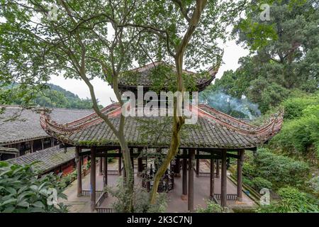 The architectural landscape of Fuhu Temple in Emei Mountain, China Stock Photo