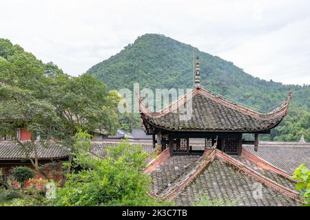 The architectural landscape of Fuhu Temple in Emei Mountain, China Stock Photo