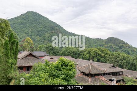 The architectural landscape of Fuhu Temple in Emei Mountain, China Stock Photo