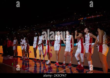 Sydney, Australia. 26th Sep, 2022. The Canada national team wait to be introduced before the FIBA Womens World Cup 2022 game between Canada and Australia at the Sydney Superdome in Sydney, Australia. (Foto: Noe Llamas/Sports Press Photo/C - ONE HOUR DEADLINE - ONLY ACTIVATE FTP IF IMAGES LESS THAN ONE HOUR OLD - Alamy) Credit: SPP Sport Press Photo. /Alamy Live News Stock Photo