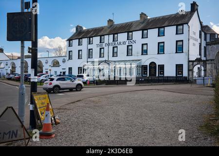Formerly The Argyll, The Inveraray Inn stands on the shore of Loch Fyne. Inverary. Argyll and Bute Stock Photo