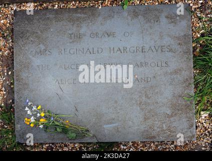 Grave of lewis carroll hi-res stock photography and images - Alamy