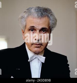 Julius Rudel, geboren in Wien, amerikanischer Dirigent, Portrait, circa ...