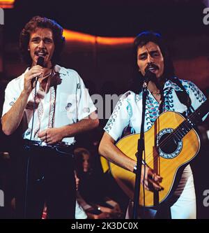 Disco, ZDF Musiksendung, Deutschland, 1977, Hoffmann und Hoffmann, deutsches Schlagerduo, Michael und Günter Hoffmann. Disco, TV music show, Germany, 1977, Hoffmann & Hoffmann, German pop duo, Michael and Guenter Hoffmann. Stock Photo