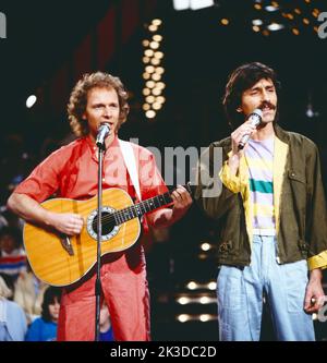 ZDF Hitparade, Musiksendung, Deutschland, 1980, Hoffmann und Hoffmann, deutsches Schlagerduo, Michael und Günter Hoffmann. Hitparade, TV music show, Germany, 1980, Hoffmann & Hoffmann, German pop duo, Michael and Guenter Hoffmann. Stock Photo