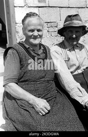 Bauernehepaar, Berchtesgadener Land, Circa 1960. Farmer's Couple 