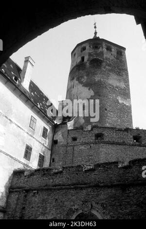 Burg Forchtenstein im Burgenland, Österreich, circa 1962. Forchtenstein Castle in Burgenland region, Austria, around 1962. Stock Photo