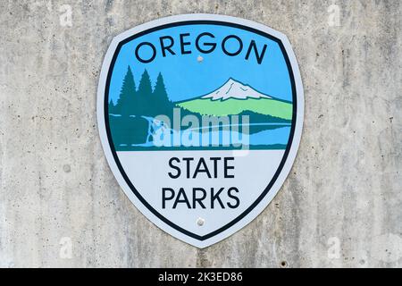 Brookings, OR, USA - September 17, 2022; Sign in closeup for Oregon State Parks on smooth concrete wall Stock Photo