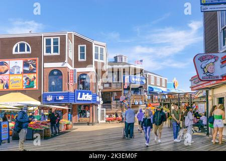 Walking Around Pier 39 & Fisherman's Wharf In San Francisco