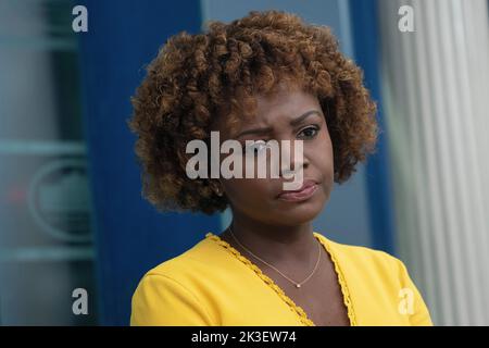 Washington, Vereinigte Staaten. 26th Sep, 2022. White House Press Secretary Karine Jean-Pierre holds a news briefing at the White House in Washington, DC, September 26, 2022. Credit: Chris Kleponis/Pool via CNP/dpa/Alamy Live News Stock Photo